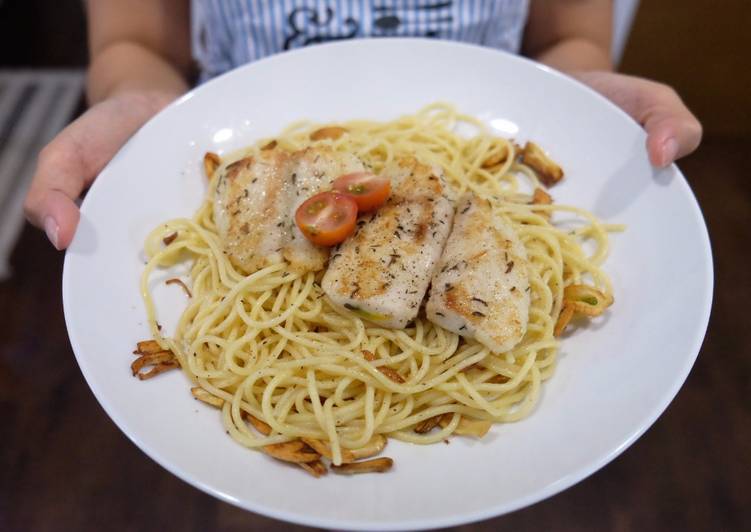 cara membuat Spaghetti Aglio Olio with Pan Fried Dory