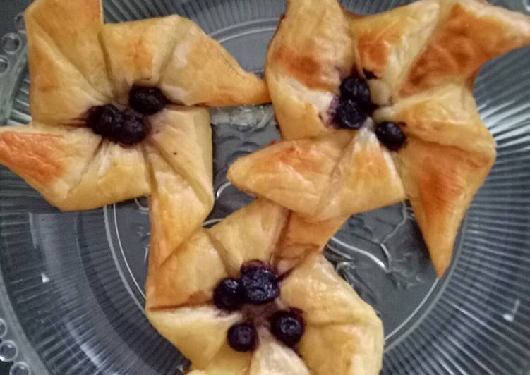 resep makanan Blueberry puff pastry