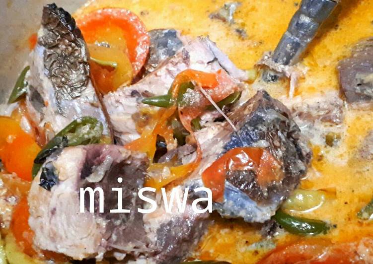 bahan dan cara membuat Ikan tuna masak cabe ijo pedas