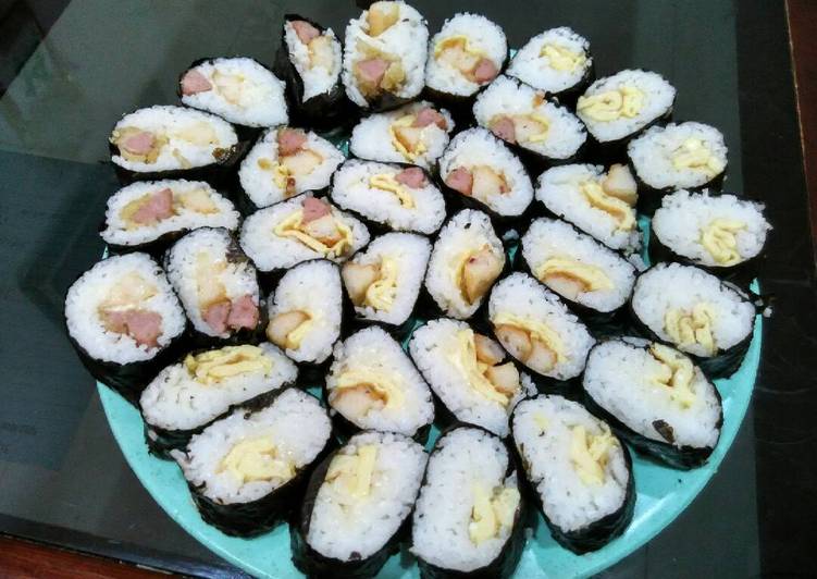 gambar untuk resep Sushi isi telor,sosis,fish cake