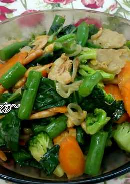 4. Capcay sayur, udang, bakso