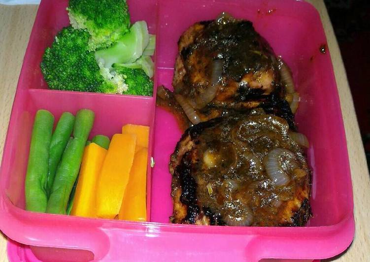 resep makanan Tuna steak with black papper sauce