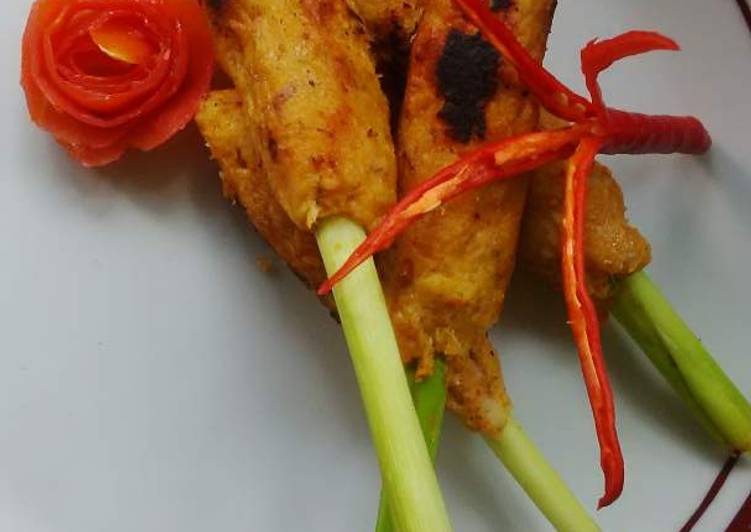 cara membuat Sate lilit ikan ekor kuning