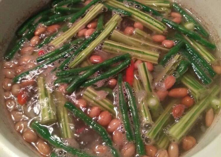 bahan dan cara membuat Sayur asem klentang kacang panjang kacang tanah