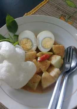 Lontong kare telur pedes sederhana..ala lintang