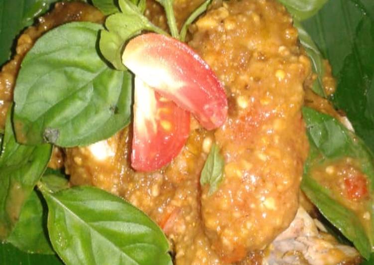 Resep Ayam  geprek  cobek oleh Santy87 Cookpad