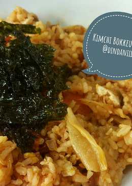 Kimchi Bokkeumbap (Fried Rice)