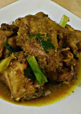 Ayam semur kekuningan