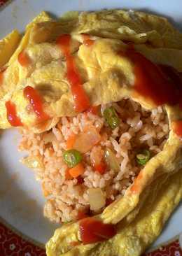 Omurice (nasi goreng berselimut)