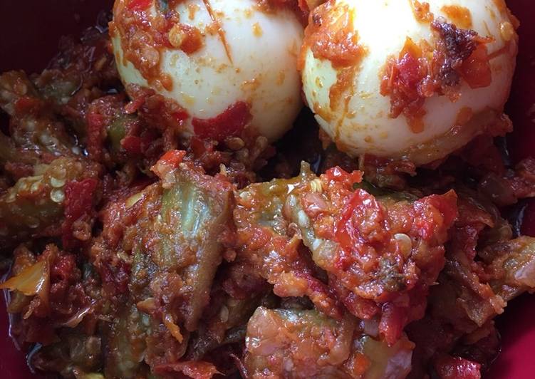 gambar untuk cara membuat Terong telur balado