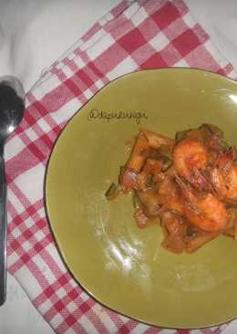 Penne zukini & udang dalam saus Marinara