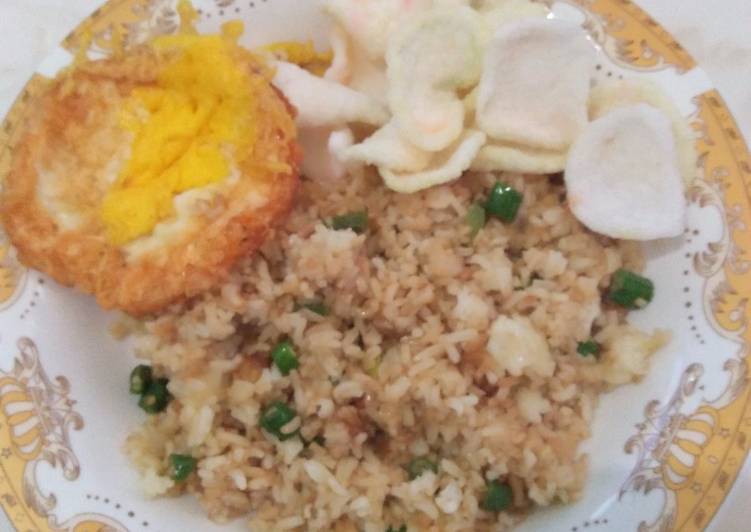 resep lengkap untuk Nasi goreng simple tp enakkk