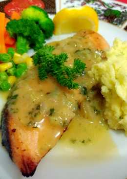 Salmon with lemon sauce and mashed Potato