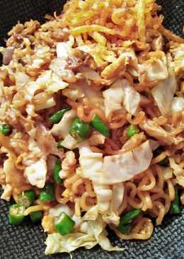 Mie goreng GET Cirebon + kentang mustofa