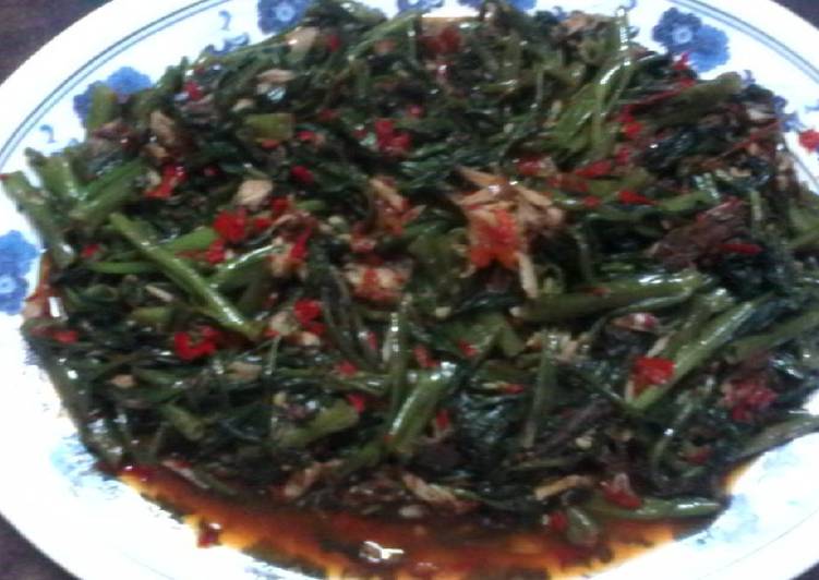 resep makanan Cah Kangkung Rica Tongkol Suwir