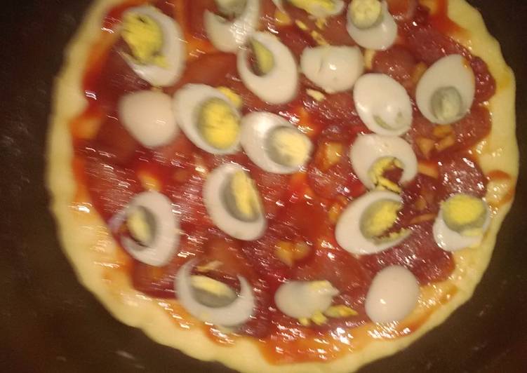 Resep Pizza sosis telur puyuh sederhana - RENI RINDING