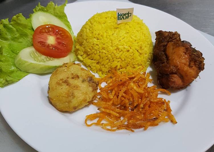  Resep Nasi kuning enak sedap oleh Mrs Winardi Cookpad