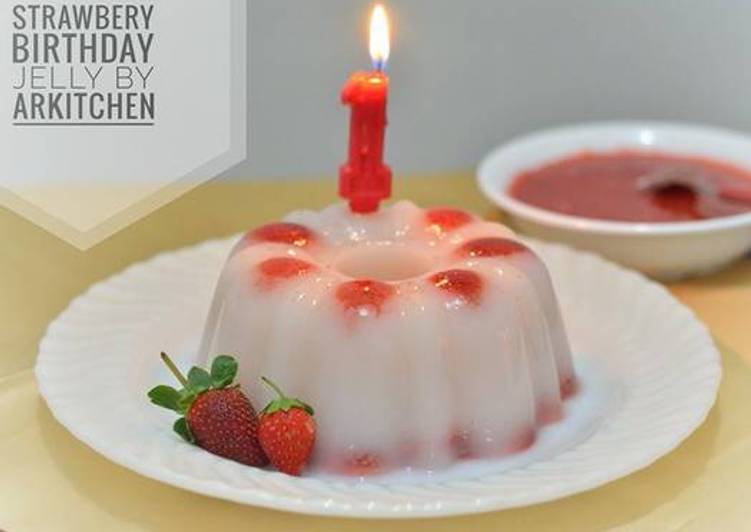 resep masakan 15. Strawbery Birthday Jelly ala ArKitchen