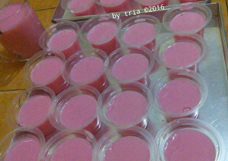 cara membuat Strawberry Silky Puding Puyo (Ekonomis, cuma 4 bahan)