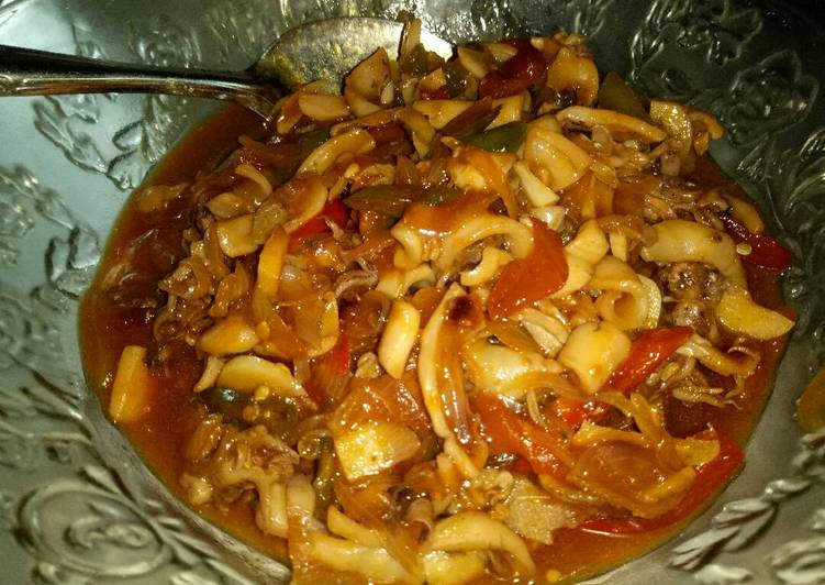 resep lengkap untuk Cumi saos tiram asam manis pedas,,,