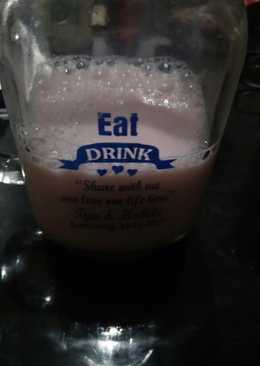 Susu sapi rasa strawberry