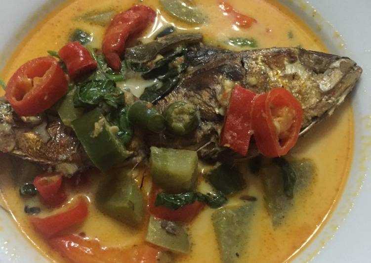 resep lengkap untuk Ikan asap kuah mangut