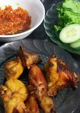 Ayam goreng kalasan sambal korek.