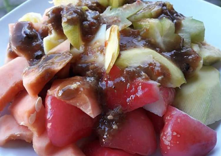 Resep Rujak buah(sambal kacang) Oleh Aqeela Qeela