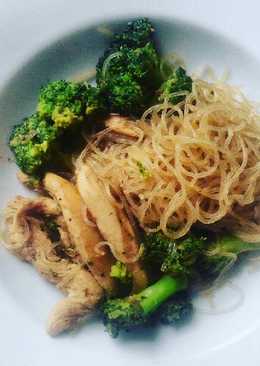 Chicken Vermicelli with Brocolli 255 cals (Food Diet)