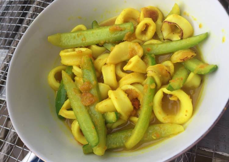 resep makanan Cumi kunyit cah timun