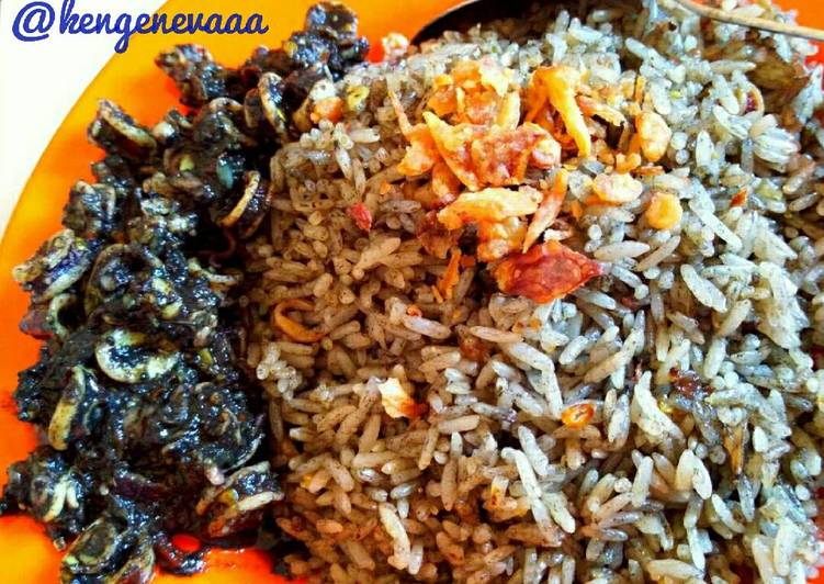 resep makanan Nasi Goreng Cumi Hitam Pedas ??