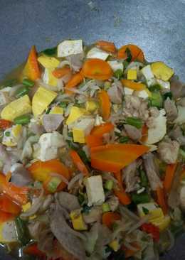 Sayur sop pakai daging ayam tambah bakso