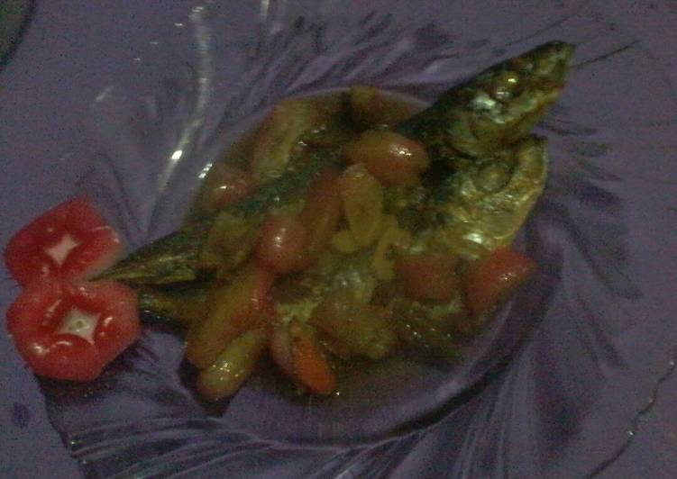 bahan dan cara membuat Ikan asin japuh asam manis pedas