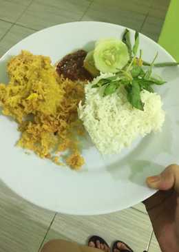 Nasi putih + ayam kremes