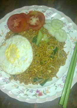 Mie Goreng Telor Spesial