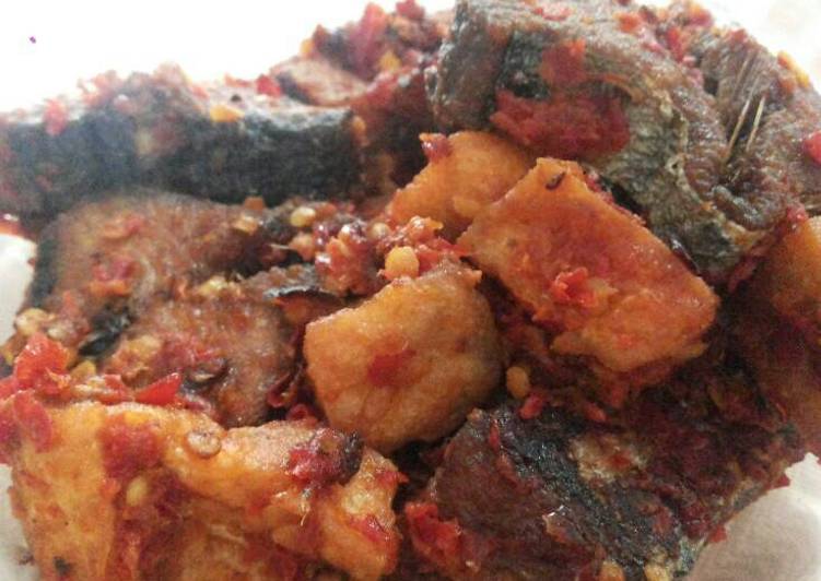 cara membuat Ikan tongkol balado