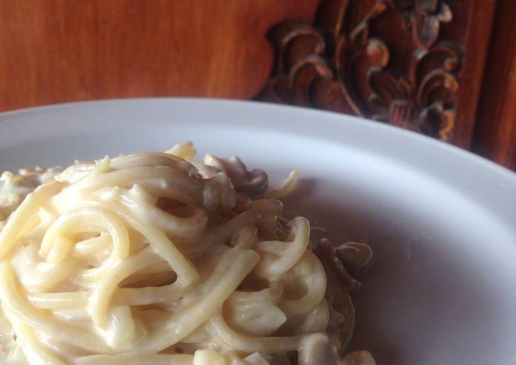 resep makanan Pasta with Carbonara Sauce