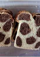Giraffe print loaf bread (roti tawar motif jerapah)