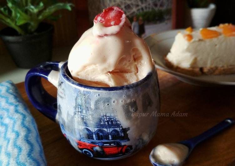 gambar untuk resep makanan Strawberry Yogurt Ice Cream