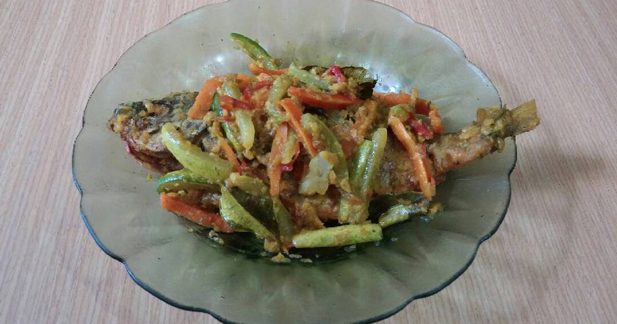 Resep Ikan  Ekor  Kuning  Bumbu Acar Kuning  oleh Veronica Dwi 