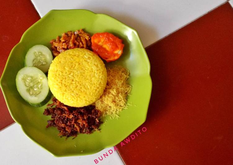 resep lengkap untuk Nasi kuning