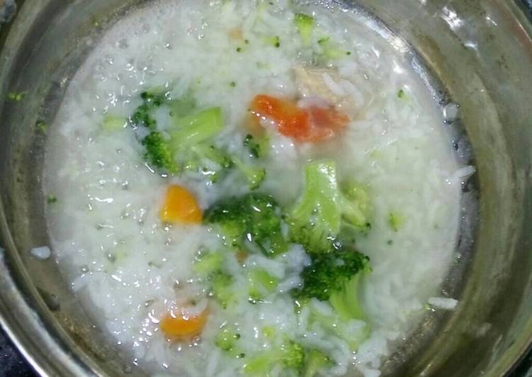 Resep MPASI 7M Nasi Brokoli Wortel Tomat Ayam Campur sari wkwk :P
Kiriman dari Umma Aleppo ??