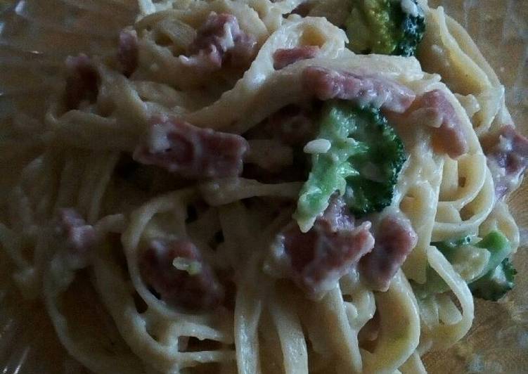 resep lengkap untuk Fettucini Smoked Beef Carbonara with brokoli