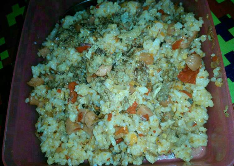 resep makanan Nasi goreng sosis ala anak kos (NO MSG, NO Saos, NO Kecap)