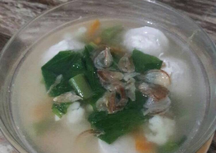 gambar untuk resep makanan Sop bakso ayam