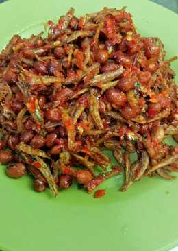 SARTIKA (sambal teri kacang tanah)