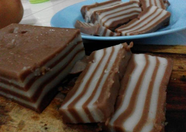 bahan dan cara membuat Kue Lapis CokSu (coklat susu)