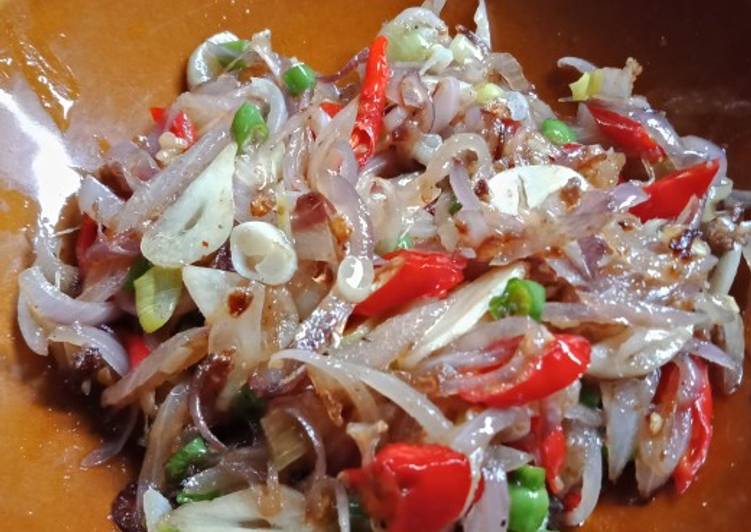 Tumis bawang merah terasi