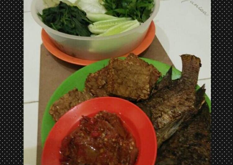 Resep Penyet mujaer sambel terasi Kiriman dari Yunisa Charity