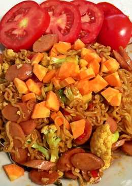 Indomie Goreng Sosis Sayur Manis Pedas